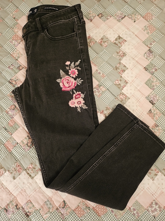 Hollister Denim - Hollister- Low Rise Super Skinny Crop Jeans - Floral Embrodery Size 11 R